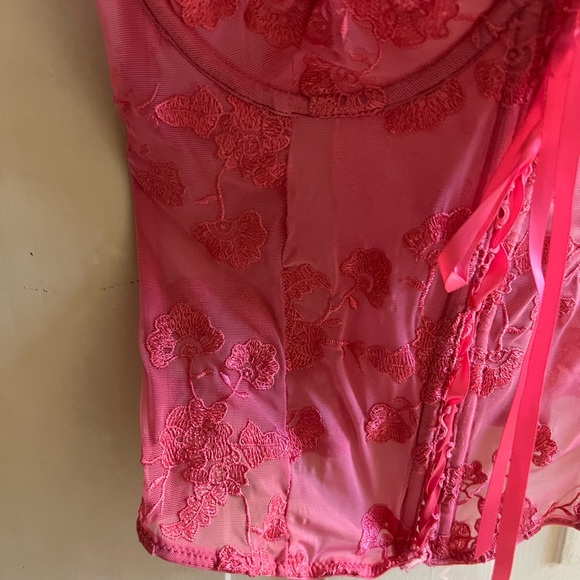 PRETTYLITTLETHING hot pink embroidered mesh corset top - Picture 5 of 14